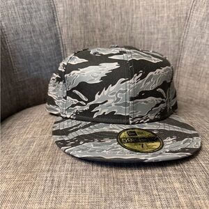 New Era Tiger Camo Fitted Cap in Gray and Black 7 1/8 size